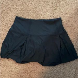 Lululemon skort in evergreen size 6
